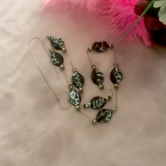 Fashion White & Black With Silver Chain Wrap Layer Necklace - Picture 5 of 10